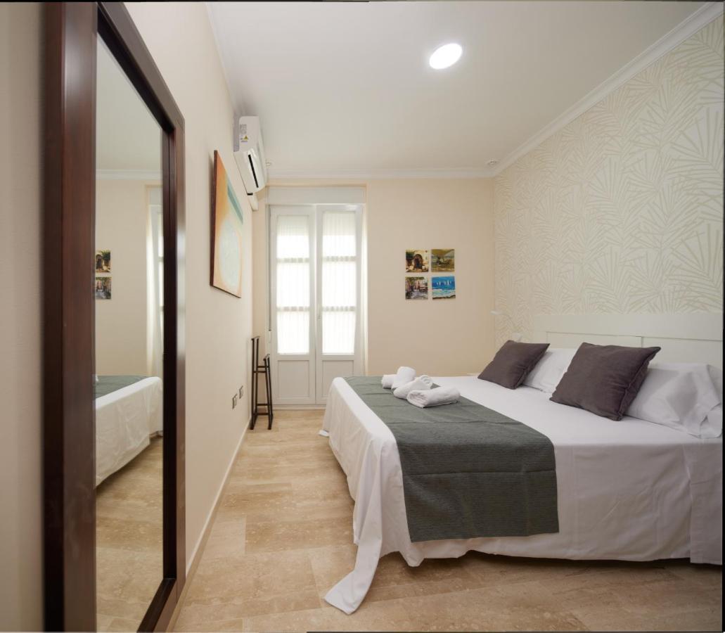 Apartamento Tavira Little Apartments Cádiz Exterior photo